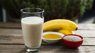 The banana smoothie with honey and Chia seeds
