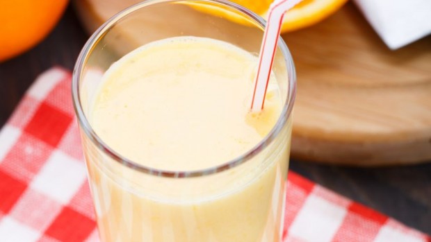 Orange smoothie with yoghurt