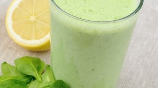 Green Smoothie with fruit
